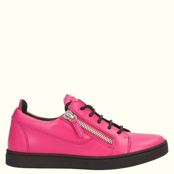 Pink women shoe